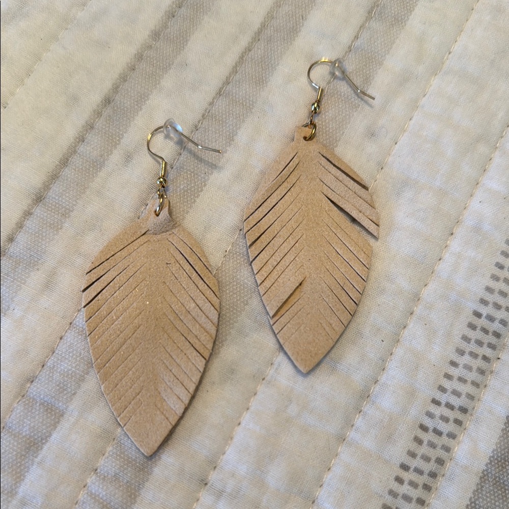 Leaf Design Tan Earrings